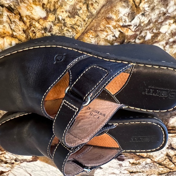 Born Clogs - Picture 4 of 4